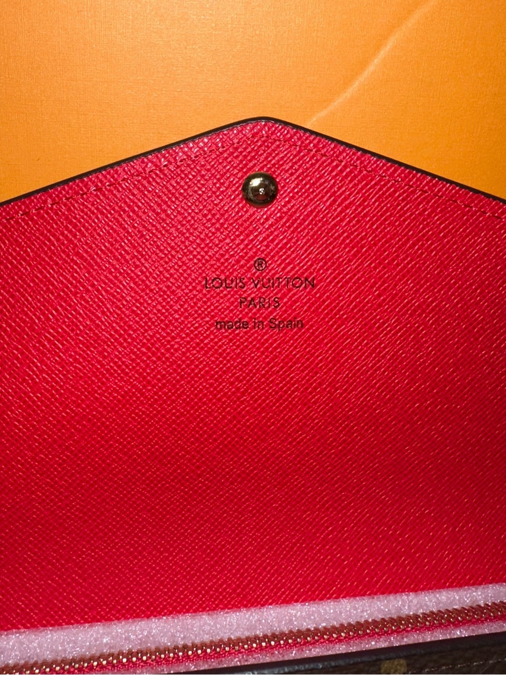 Louis Vuitton Sarah Wallet - Picture 14 of 15